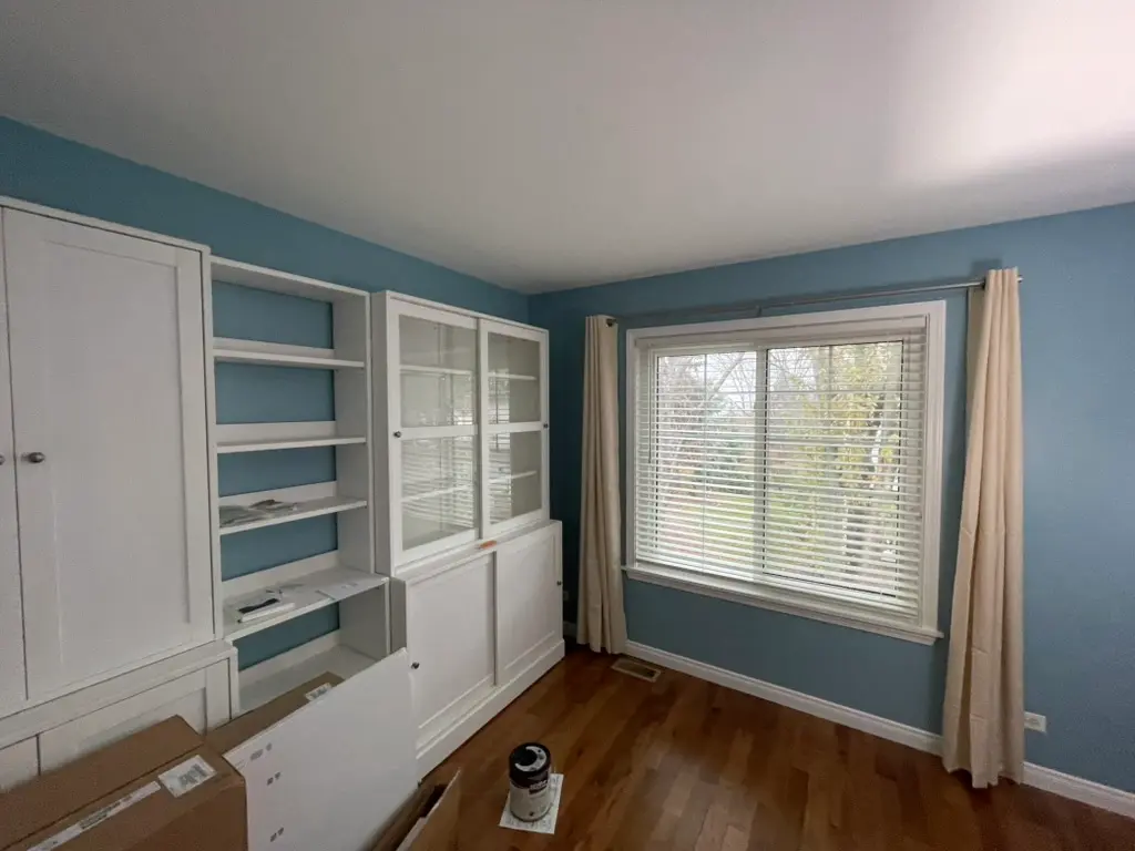 Interior wall painting with clean cut lines in Palatine, IL